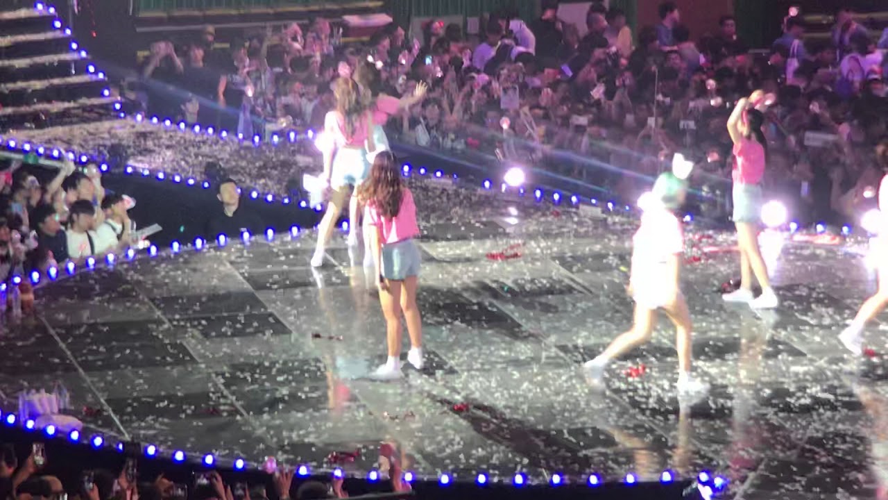 180520 TWICELAND ZONE2 Ending stage TZUYU focus