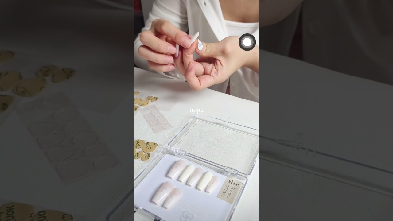 Press on nails