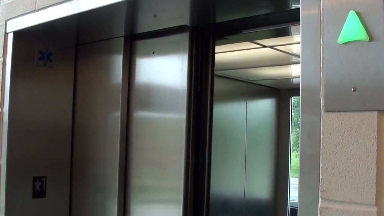 Лифты Kone Glass Monospace MRL на парковке Monk St, Колумбия, штат Миссури