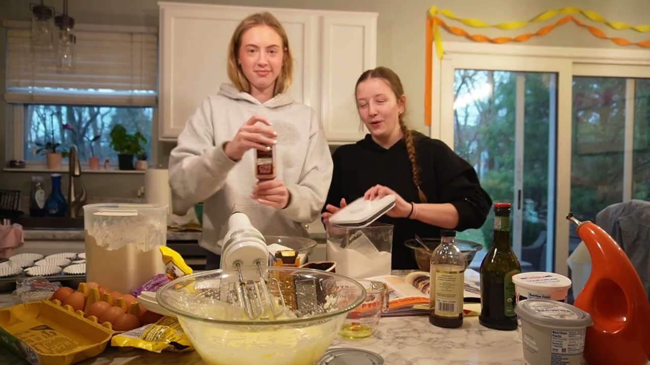 Making Black and White Cupcakes (w/ many mistakes)
