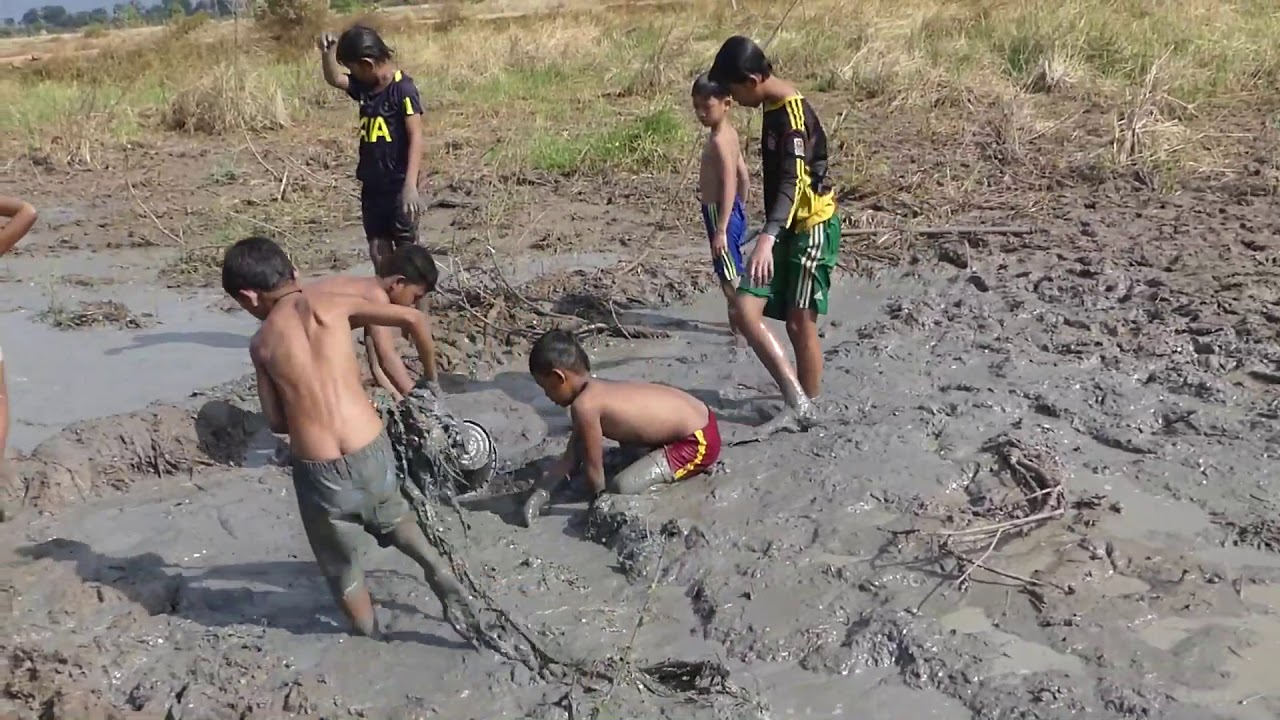 The children catching the ancient fish