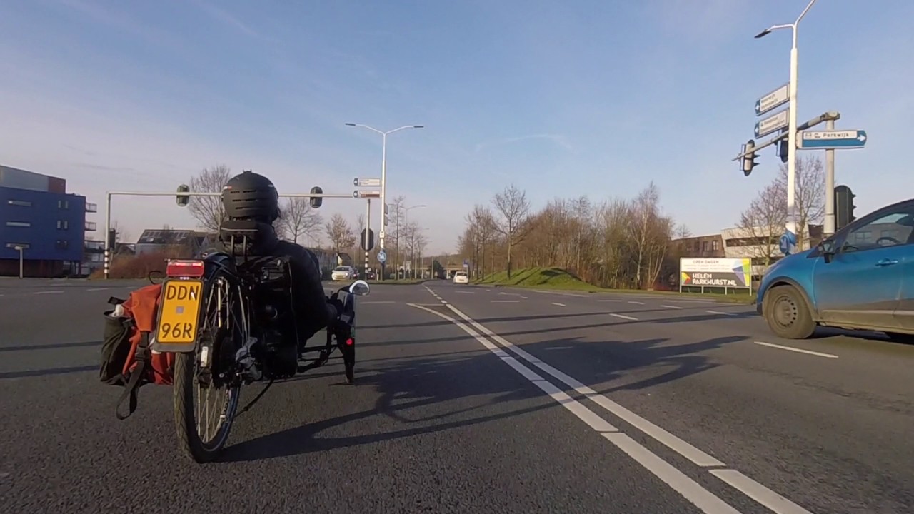 Fietsen tussen auto's