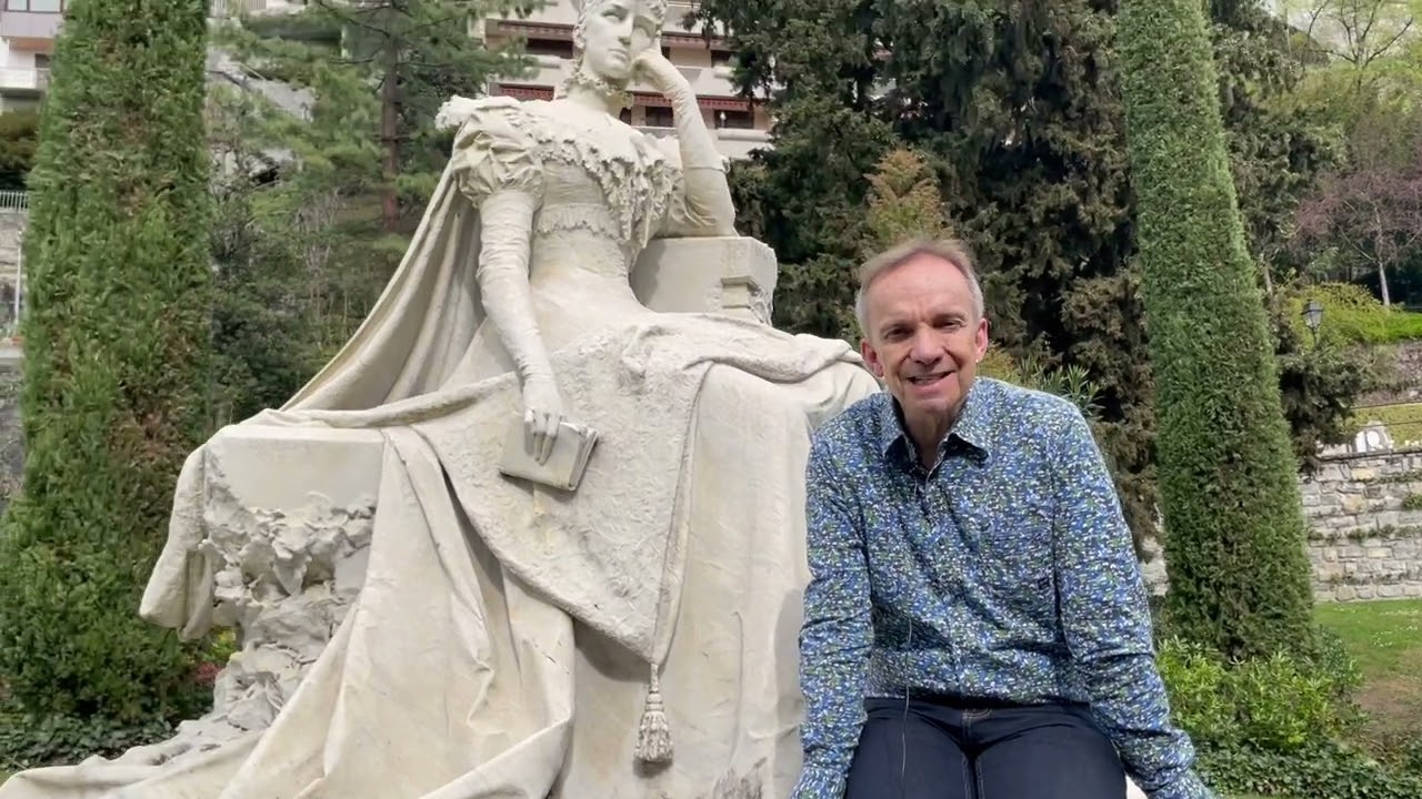 Beim Sisi-Denkmal in Territet: Michael van Orsouw bettet ein