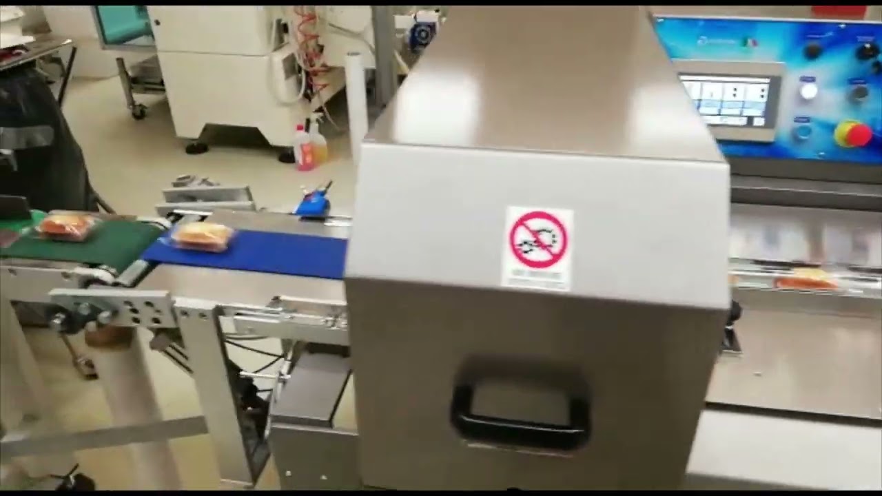 CONFEZIONAMENTO AUTOMATICO DI PLUMCAKE/TORTINE - AUTOMATIC PACKAGING OF PLUMCAKE / CAKES