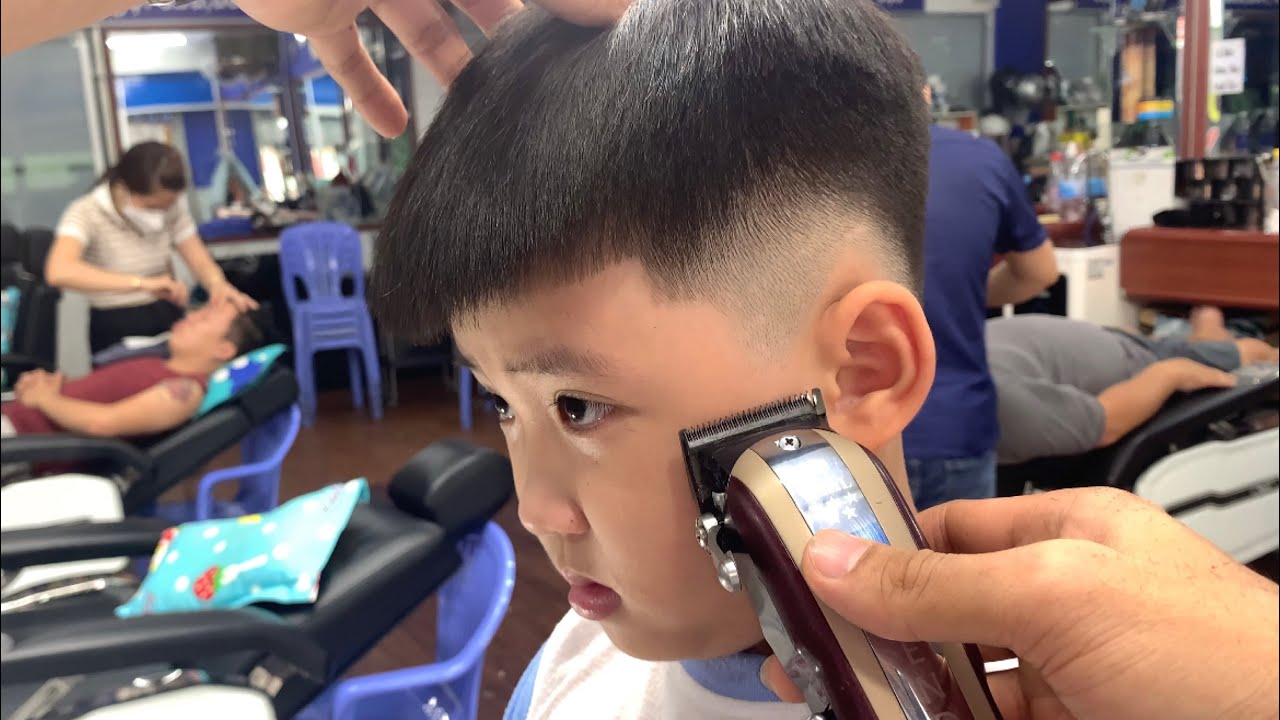 Hướng dẫn Cắt Tóc Trẻ Em Cách Đi Khung và Cách Kềm giữ Trẻ đúng Tư Thế