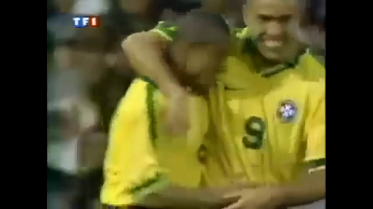 Супер удар со штрафного  Роберто Карлос/Best shot Roberto Carlos