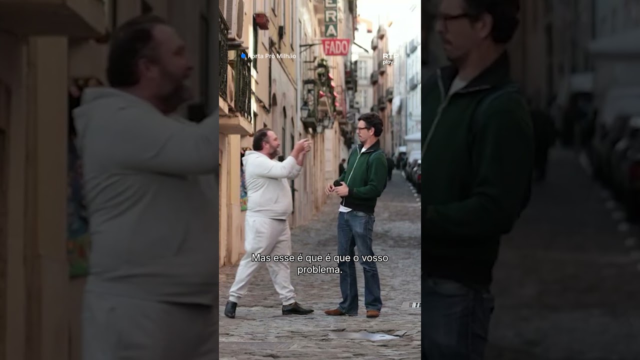 Um portugu&ecirc;s e um brasileiro encontram-se num bairro t&iacute;pico de Lisboa
