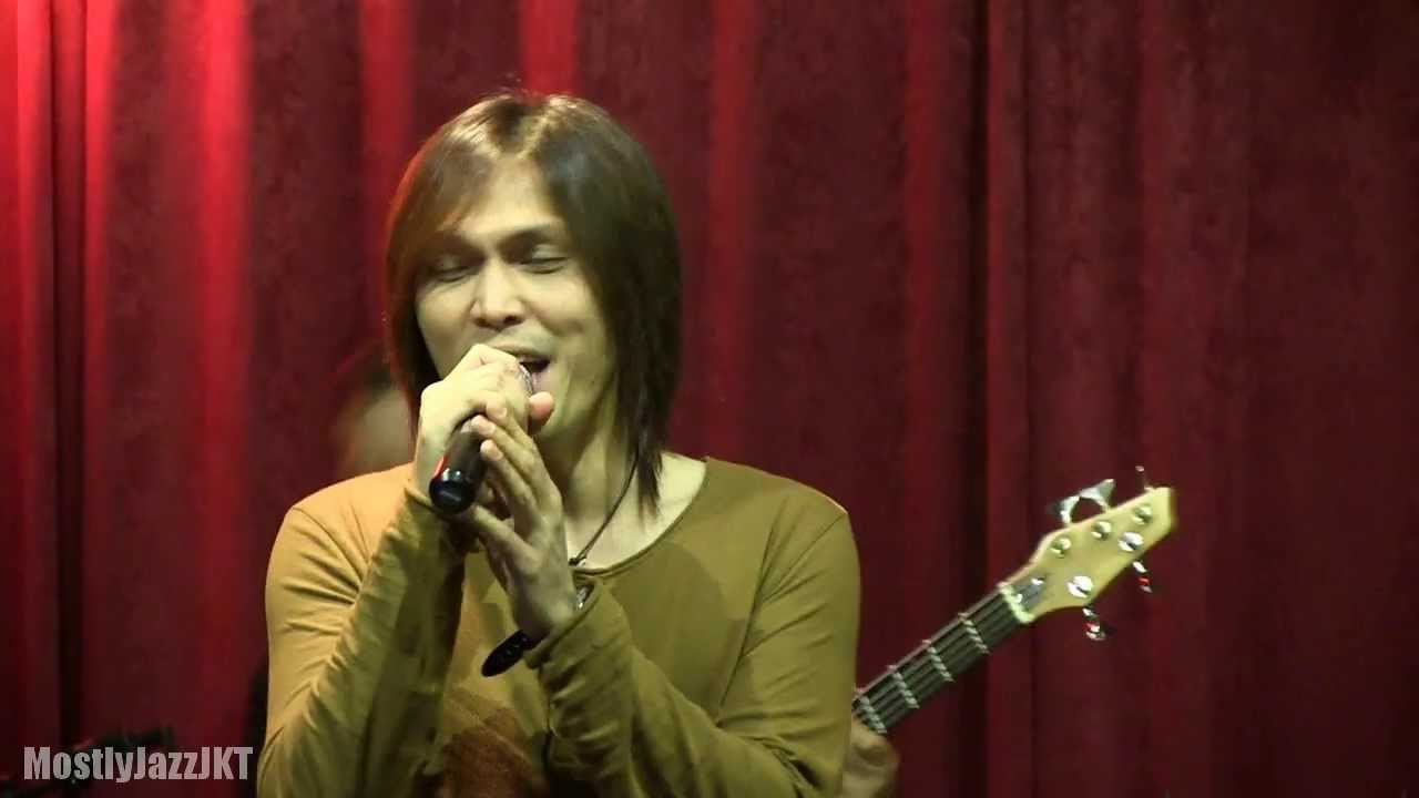 Sandhy Sondoro ft. Once - Come Together @ Mostly Jazz 01/05/13 [HD]