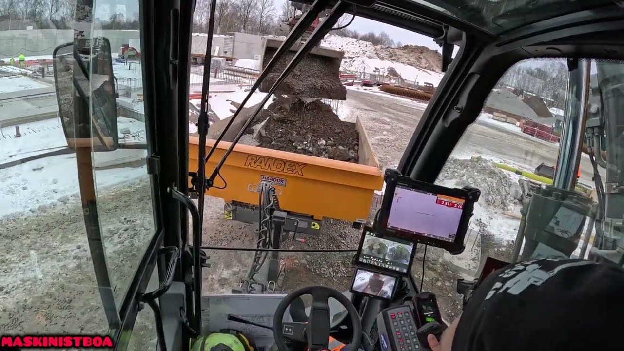 #147 Liebherr 916 Compact terracing and moving dirt 💪💪