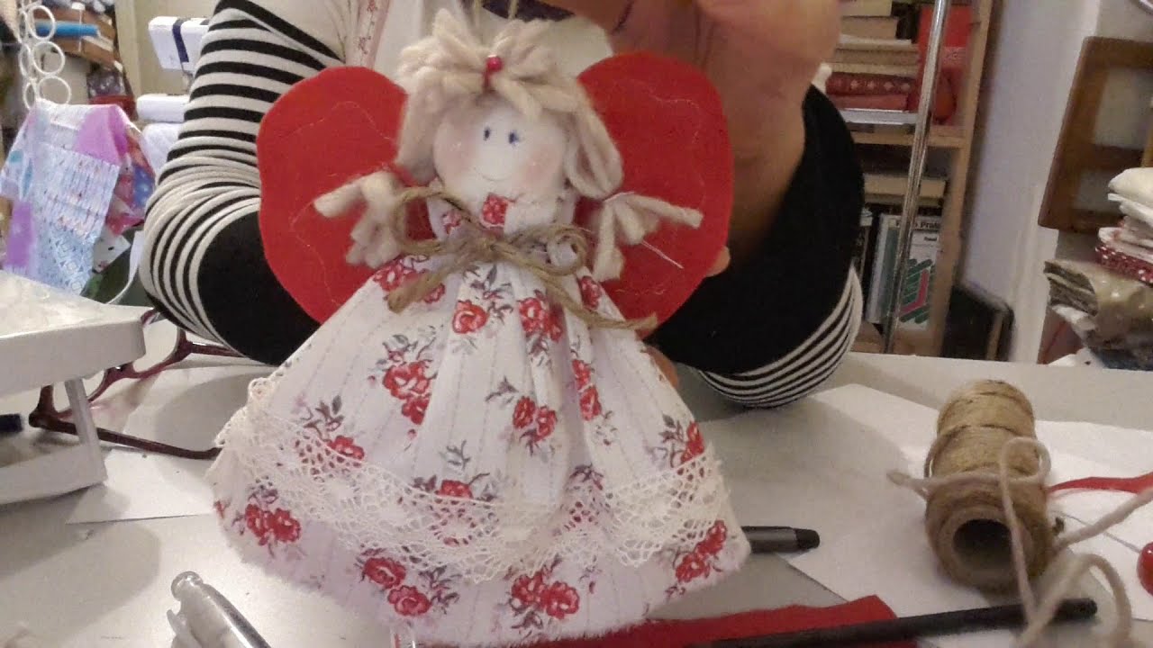 In 2 minuti a costo zero  Angelo di Natale facilissimo con ritagli di tessuti cartamodello gratis