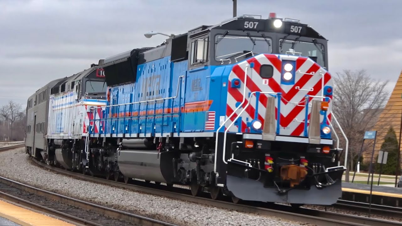 Metra SD70MACH, Amtrak Polar Express, and More around Chicago!