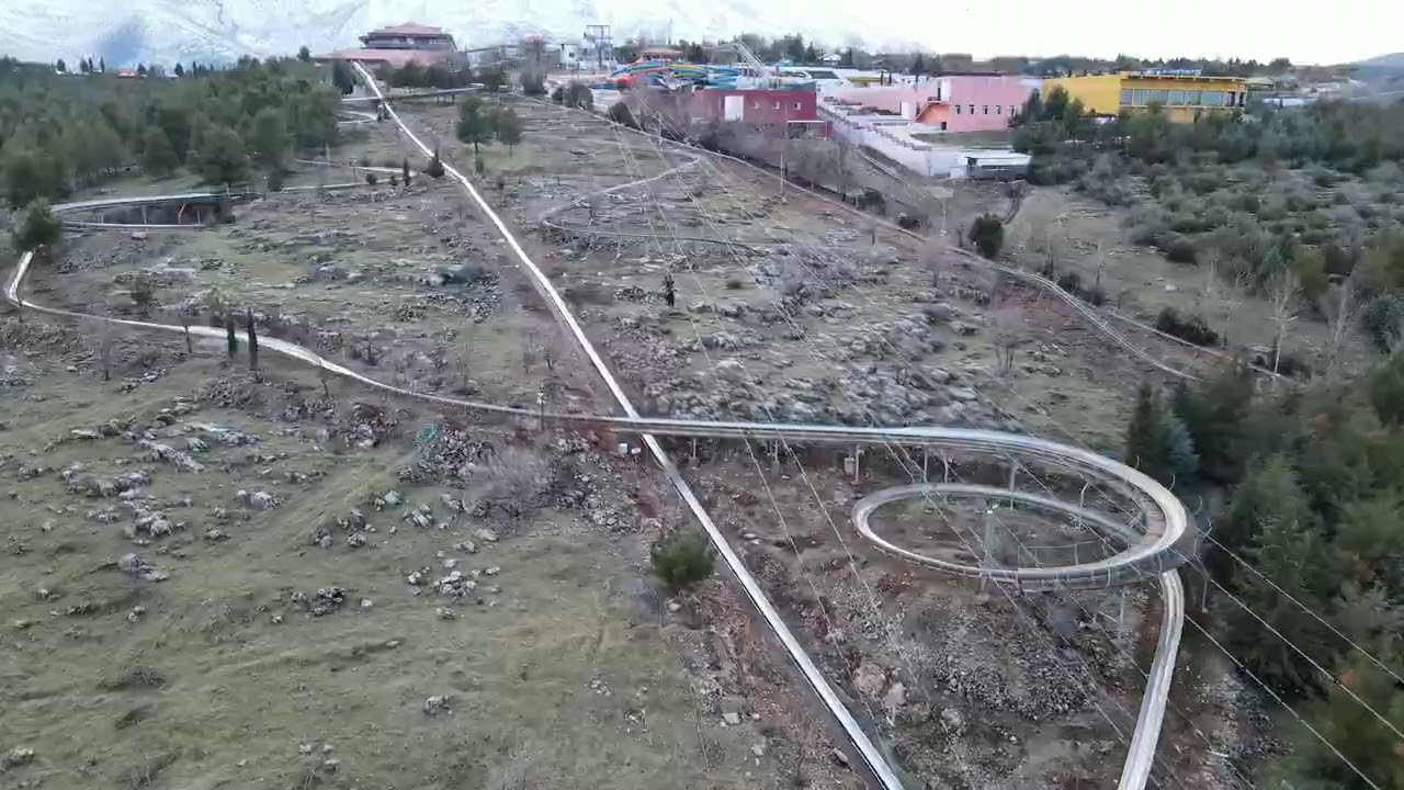 یاری زیپلاین لە هەوارگەی شنگلبانەی گەشتیاریی