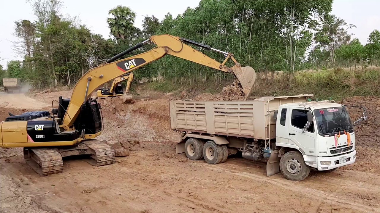 ส่งตัวจี๊ดลงมาลุยก้นบ่อเที่ยวแรก CAT 320D2/ FUSO 16/2/2563
