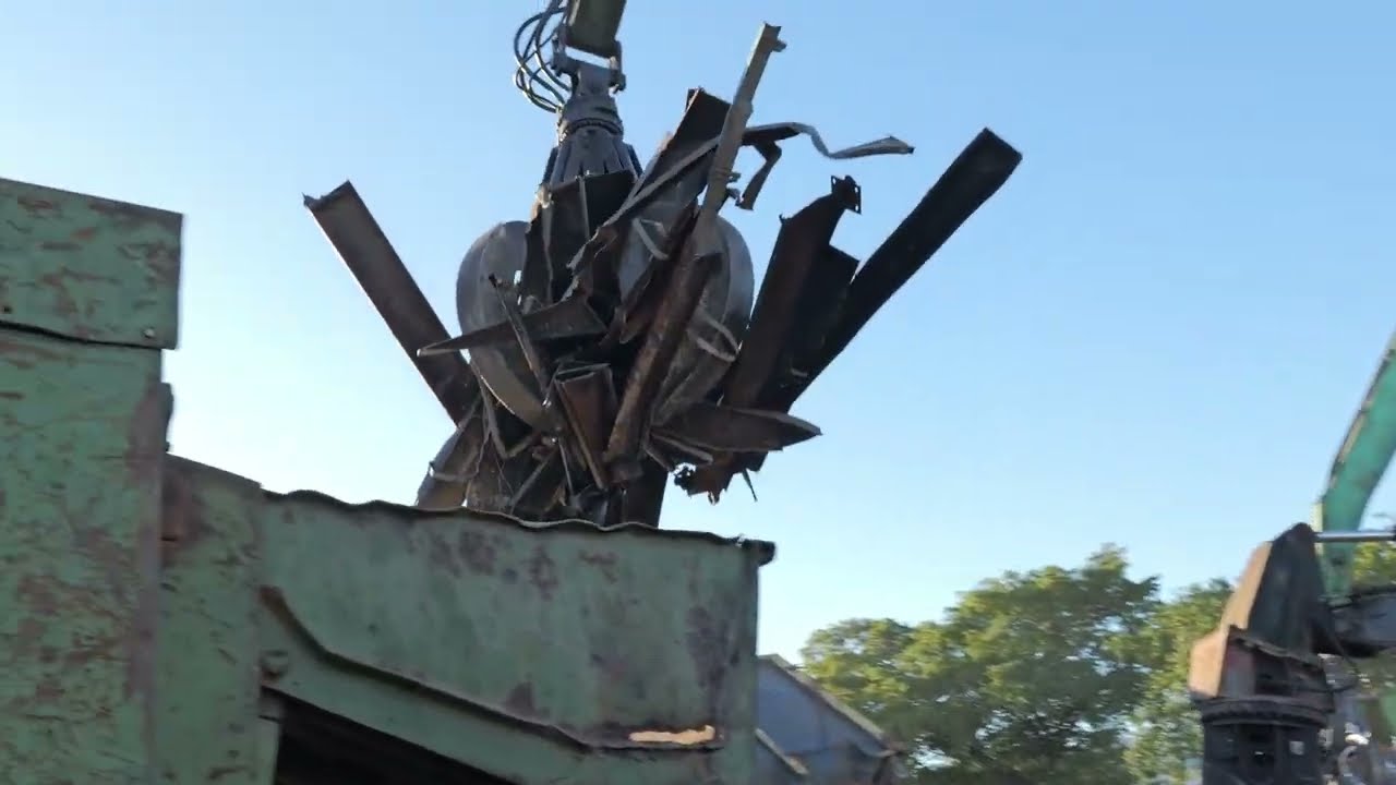 This is how a heavy rebar trailer comes in miami