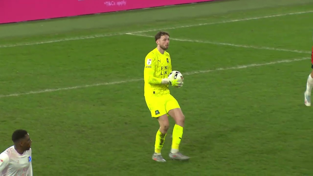Luton Town v Plymouth Argyle Highlights