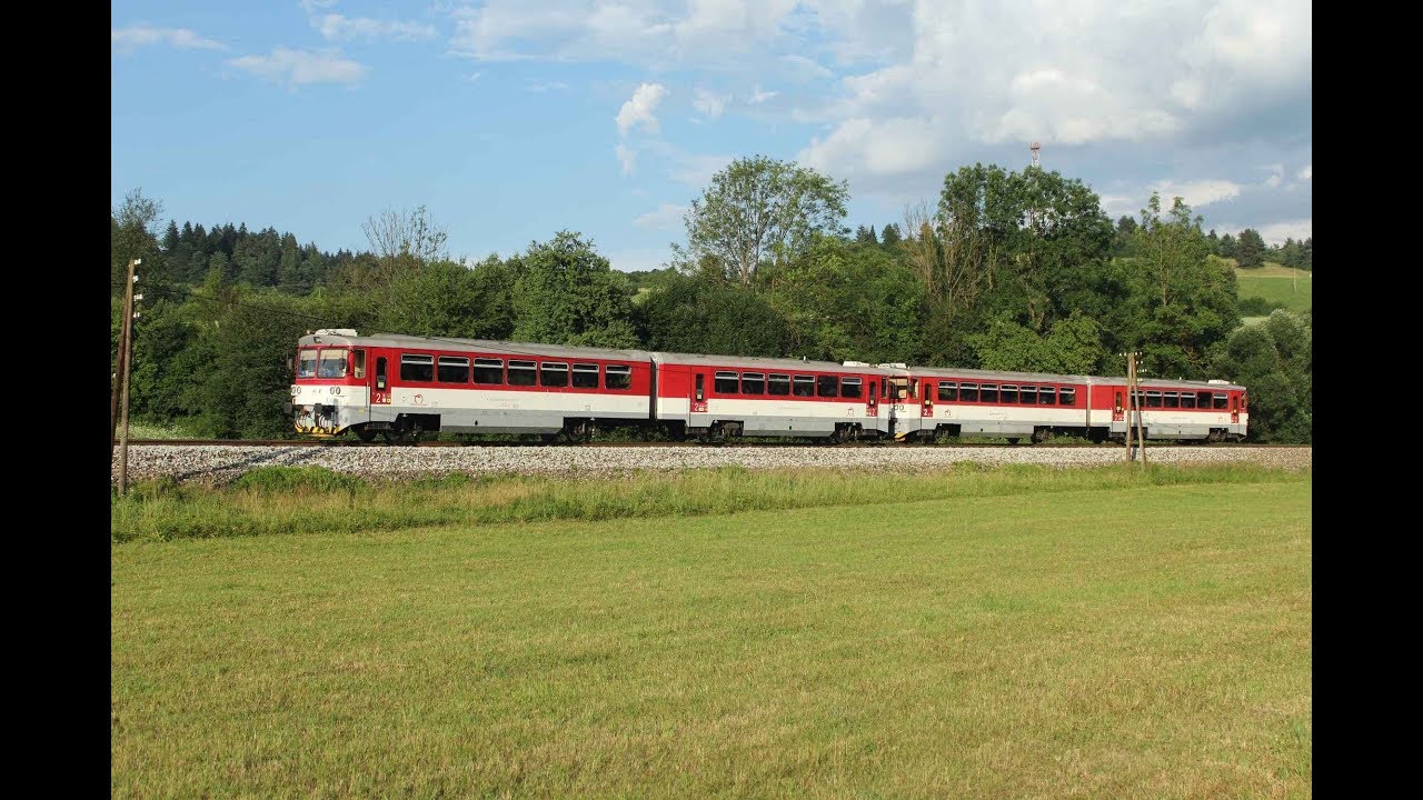 Pociągi osobowe w Słowacji: &bdquo;bagietka&ldquo; podw&oacute;jna jak Os3521 w drodze do Żyliny. ESK082005