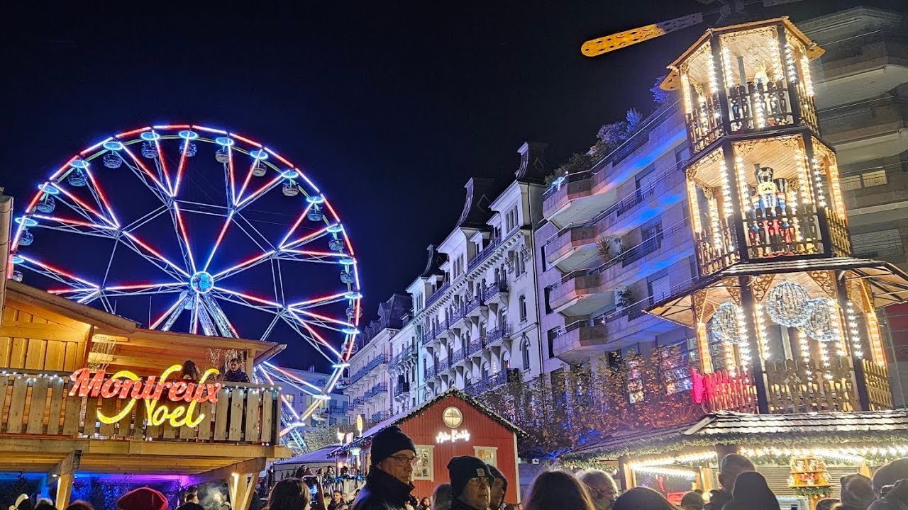 Le plus beau village de Noël du Monde entier 🎄 avec son Père Noël volant🎅!