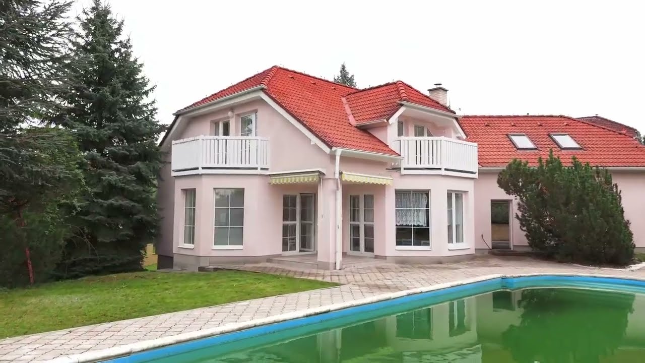 Prodej zánovního prostorného rodinného domu s bazénem - Mladá Boleslav - Bradlec