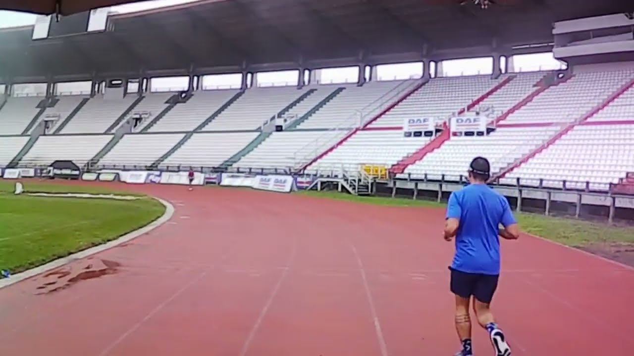 Estadio Palogrande de Manizales por la pista atl&eacute;tica