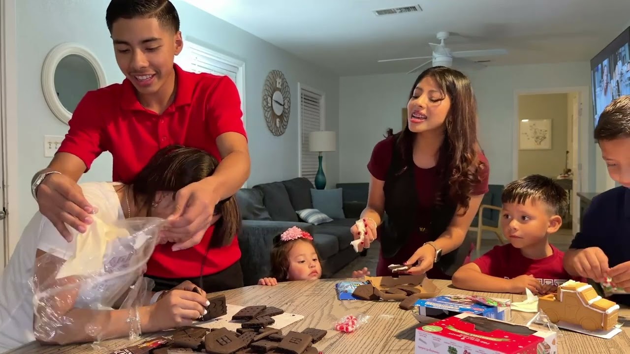 😱TRATAMOS DE HACER GINGERBREAD HOUSES 🏠🎄❌ SALE MAL!😭 #yaxenirivera #familialuzeros