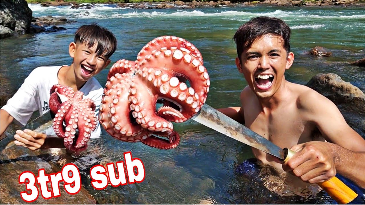 Đại Tiệc Lẩu BẠCH TUỘC Cắm Trại Giữa Rừng | Sang Vlog Ăn Mừng 3,9tr Sub C&ugrave;ng Team