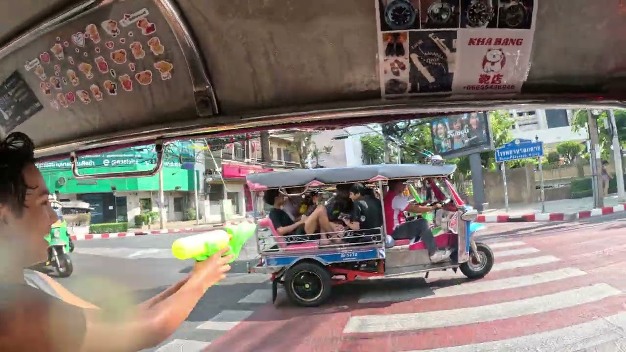 Tuk Tuk Racing: The Water Fight You've Never Seen part 2