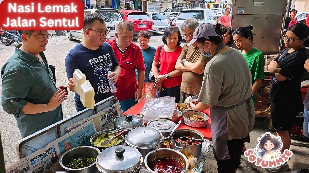 3 Hrs SOLD OUT! Why Customers Line Up for this CHINESE NASI LEMAK Daily! - Malaysia Street Food