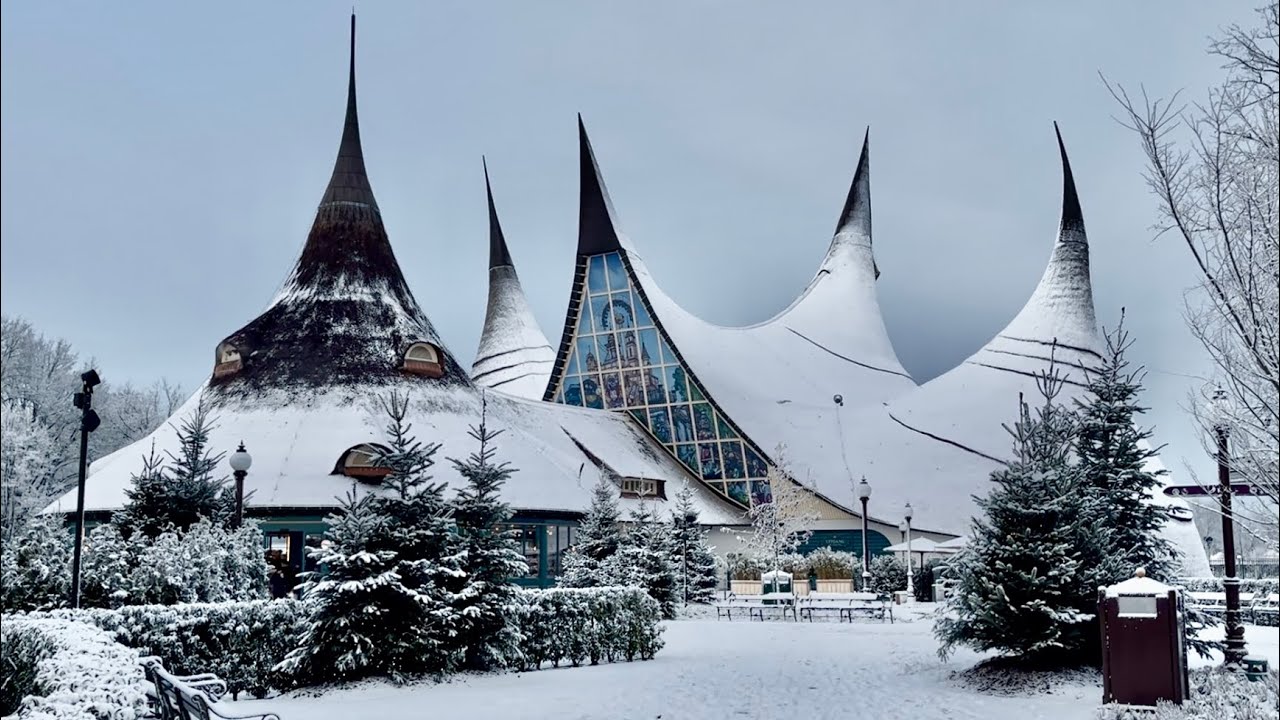 Sneeuw in De Efteling - Wandeling door het park 