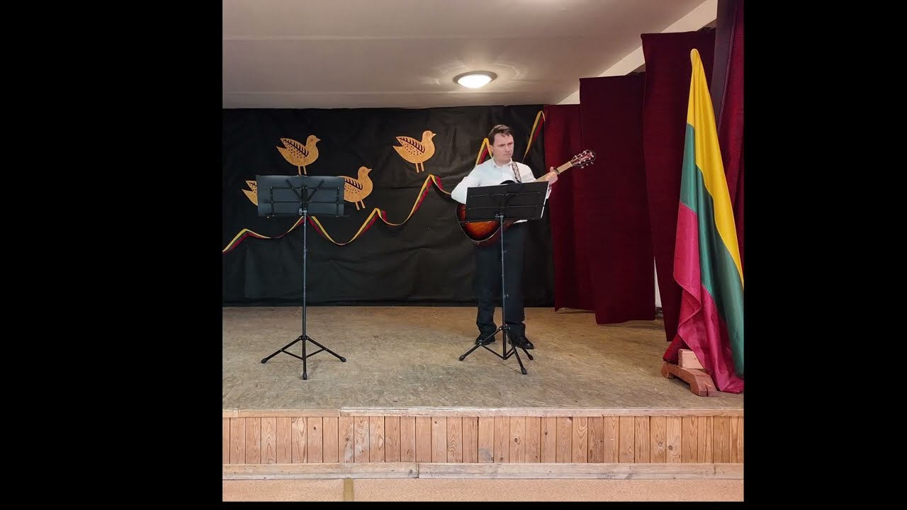 Mėnulis Tikras Tėvas Jo. Gyvai