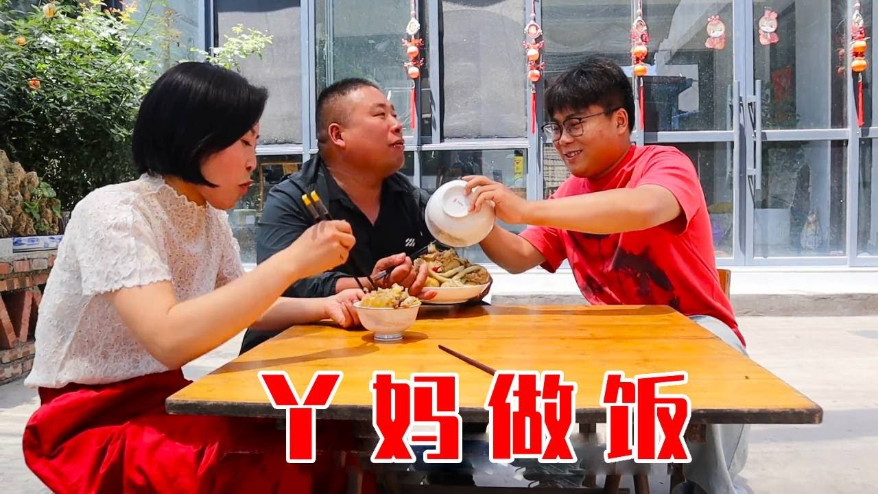 胖哥干农活辛苦，丫妈给他做了顿饭菜一体的锅巴饭，一出锅全家都沉默了，胖哥：以后你就负责貌美如花，我来做饭投喂全家#我的乡村生活 #农村美食