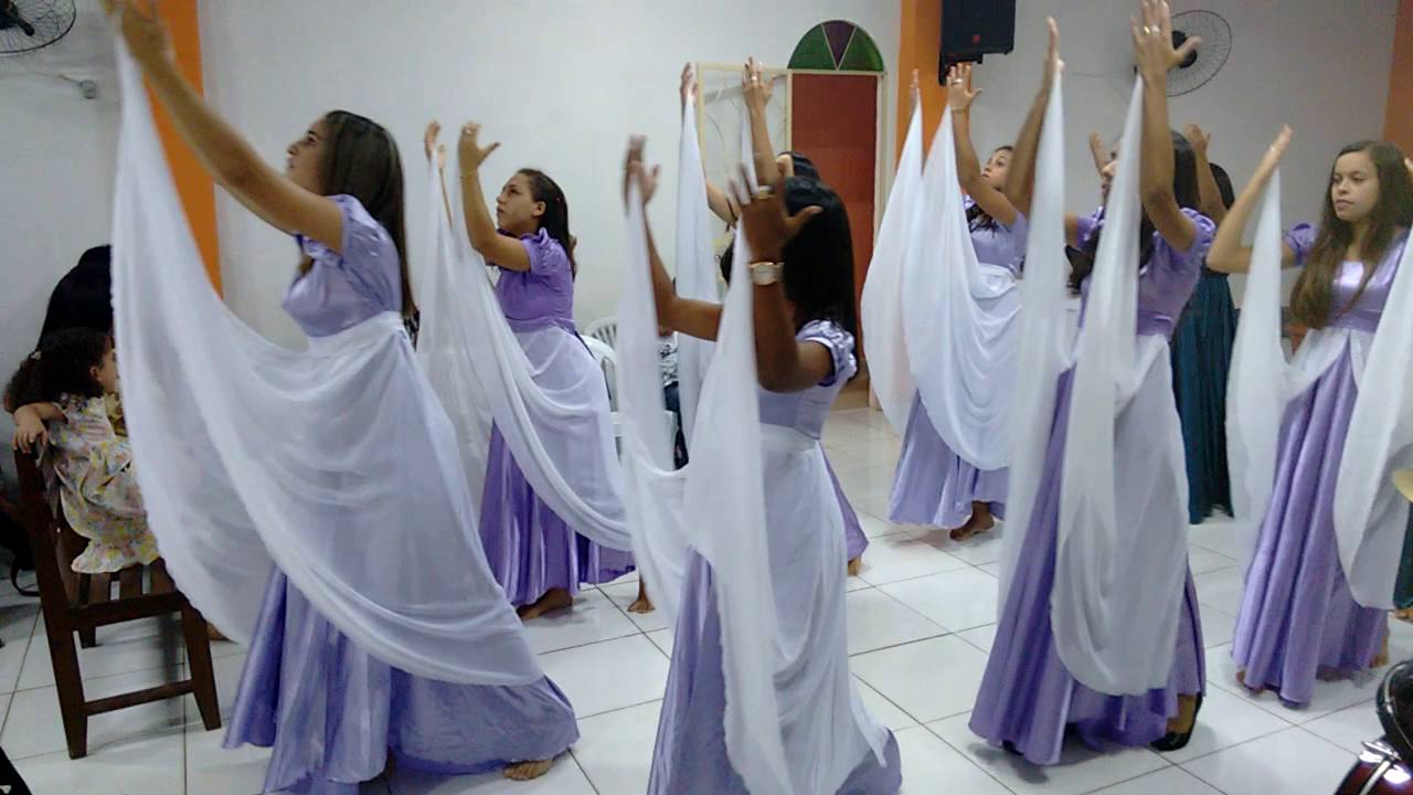 Coreografia nunca pare de lutar (Igreja de Francisco Badaró)