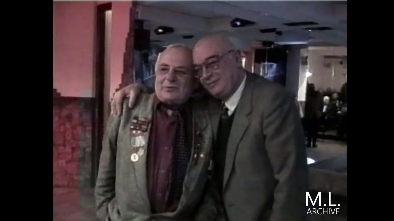 თბილიის  კოლორიტები–ორი თაობა გურამ(კოია), დათო გომართელი და მათი მეგობრები. 2001წ.