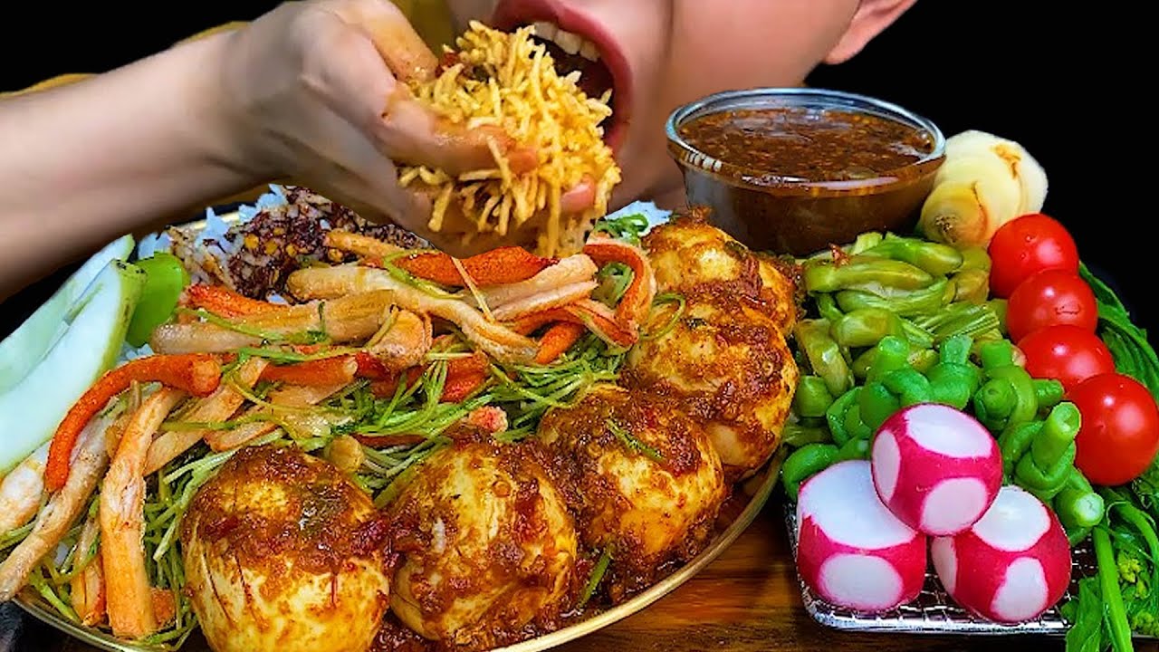 DELICIOUS||SPICY BOILED CHICKEN EGG, STIR FRIED PRAWN CLAWS, SPICY FISH PASTE & WHITE RICE