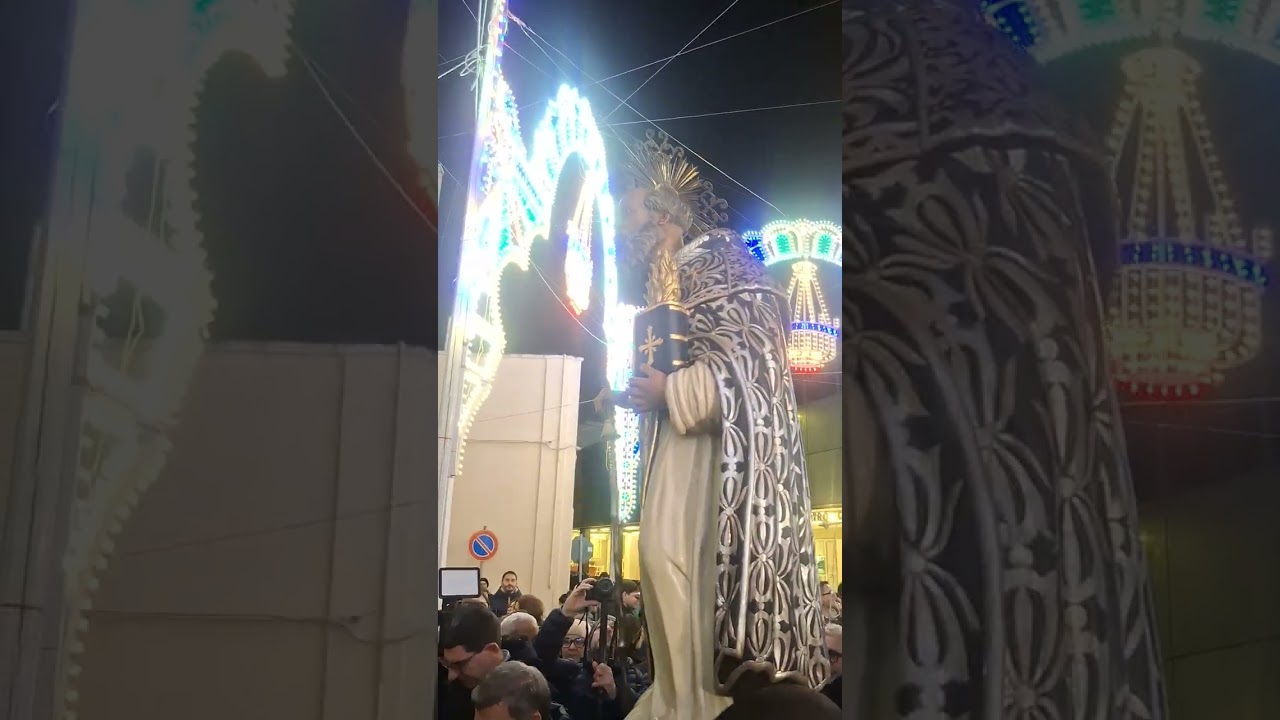 Sant'Antonio Abate, rientro della processione in Chiesa e benedizione finale con reliquia Santo 