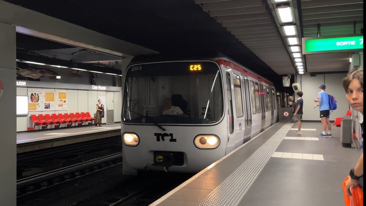 M&eacute;tro de Lyon MCL80 &agrave; Croix-Rousse - r&eacute;seau TCL