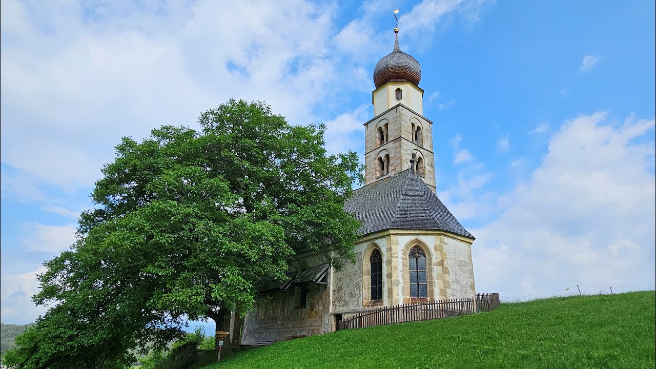 Seis am Schlern - Wanderung zur St. Valentin-Kirche