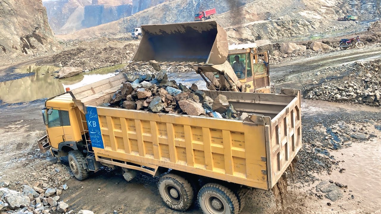 Wheel Loader at Full Power* Perfect Loading Skills in Action  Wheel Loader 
