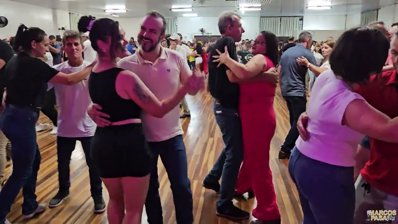 Essa é Apaixonada Demais pra Você Dançar com Marcos Pasa No Forró AO VIVO