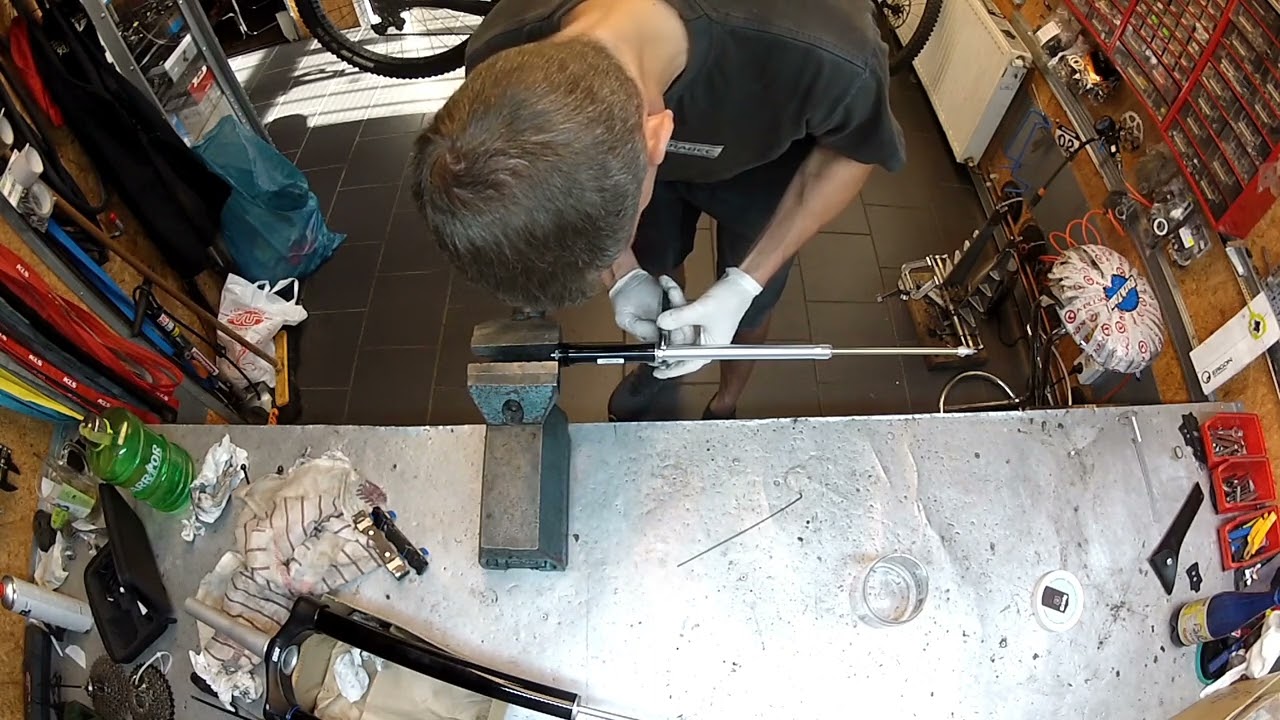 SR Suntour Durolux 36 R2C2 Damper sevice - oil change