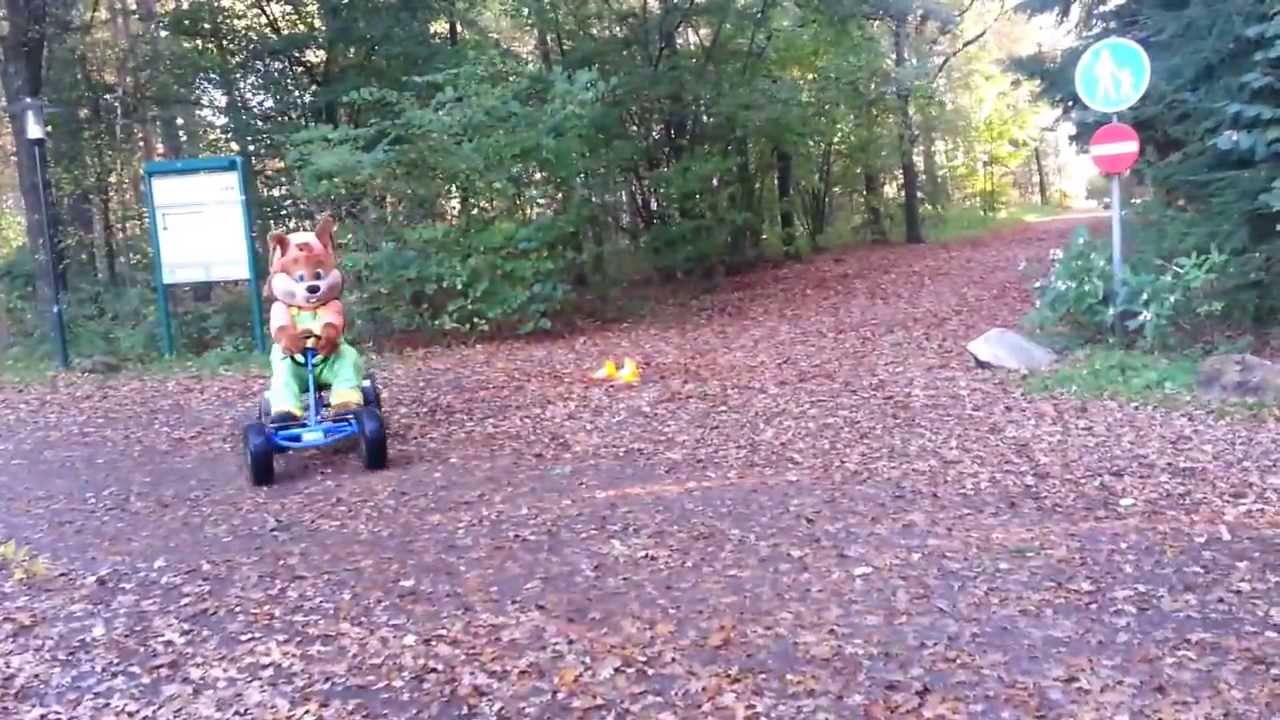 Ekkie eekhoorn rijdt de skelterrace
