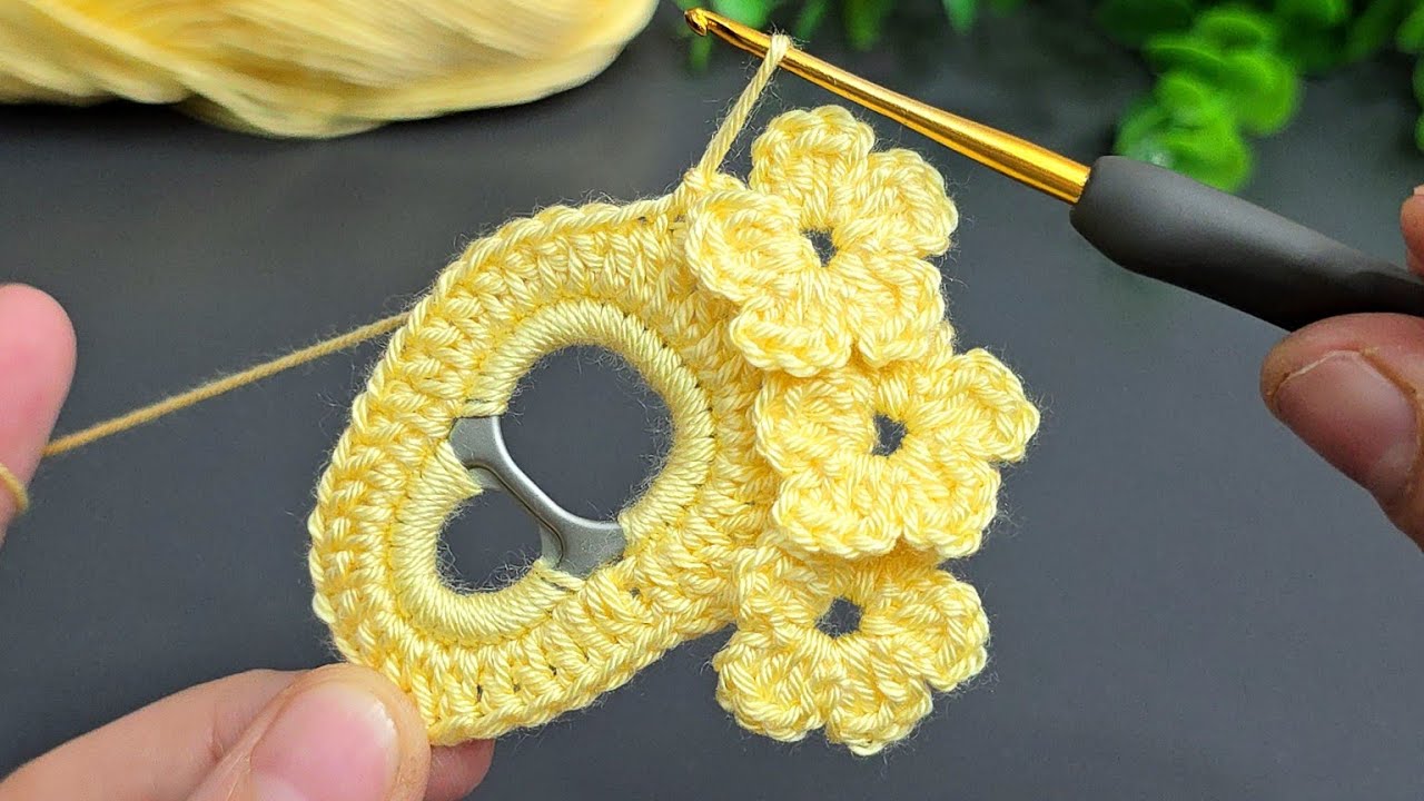 VERY NICE IDEA !😍Make MONEY with This SUPER EASY Crochet Mini Keychain! 🥰 Sell and gift.