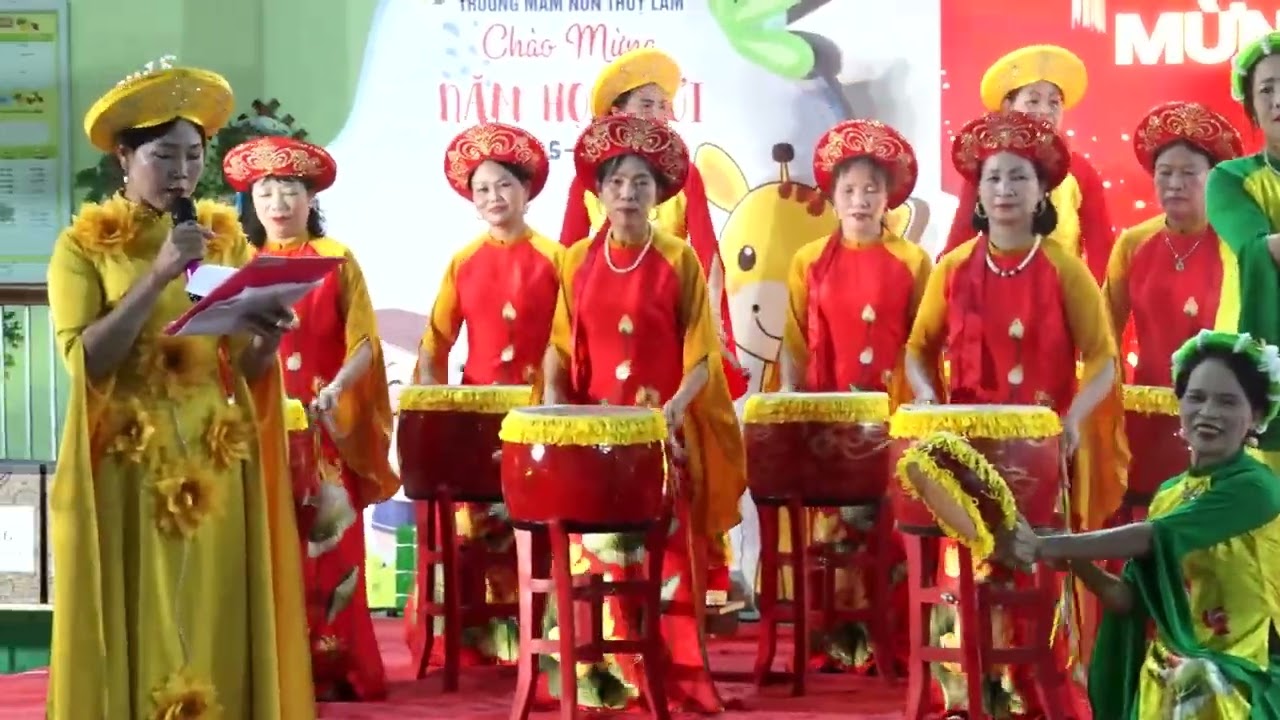 Trống hội Thăng Long thôn Châu Phong 