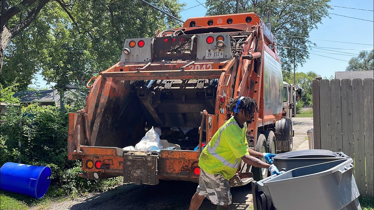 Rock River ACX Leach Rear Loader Garbage Truck Packing Manual Trash