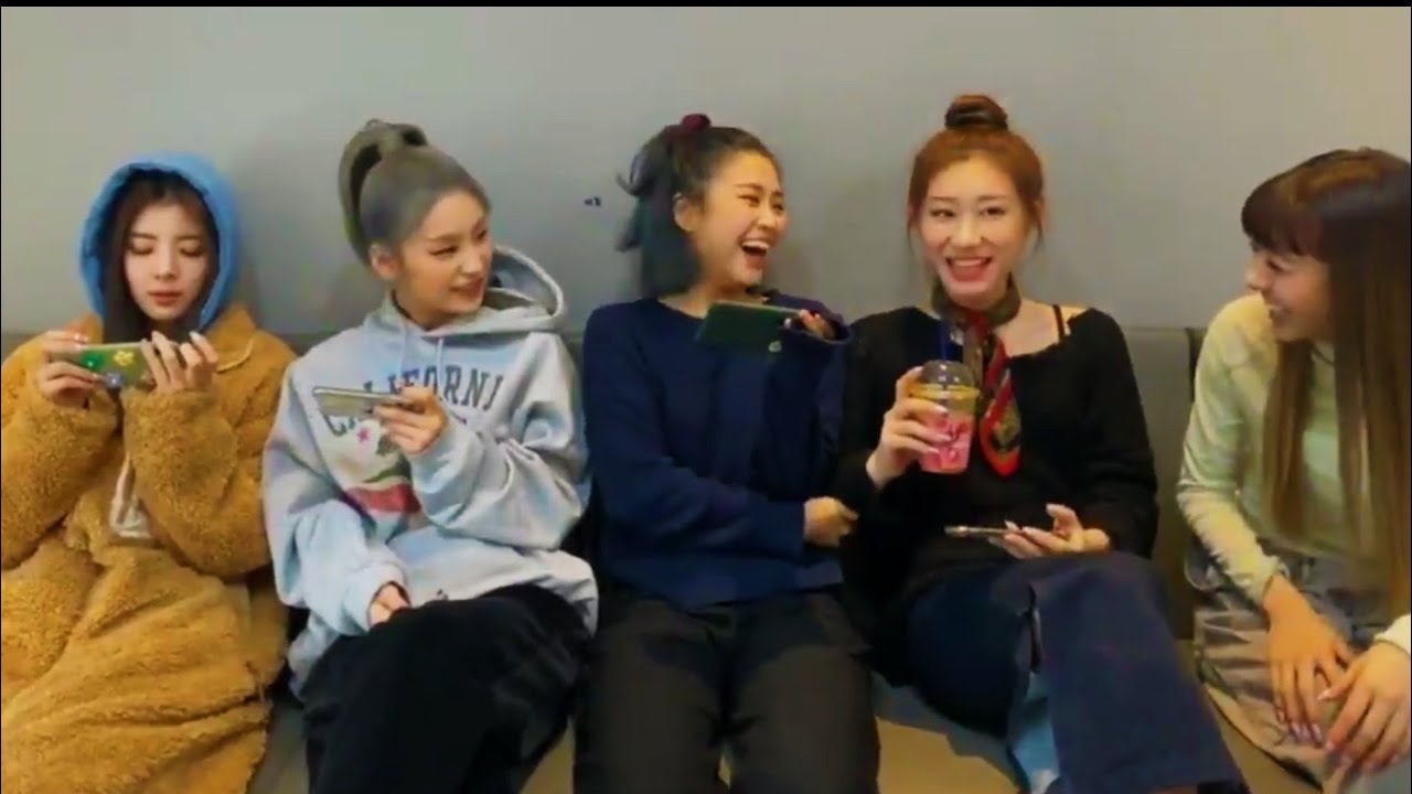 K-Idols & Artists jamming to IZ*ONE Fiesta