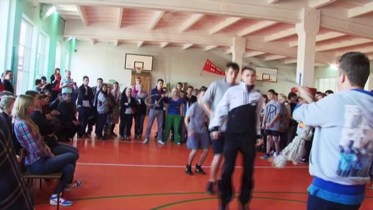 Otrzęsiny klas 1 w ZSR CKZ im. Stefana Żeromskiego w Świdwinie rok 2012 część 2