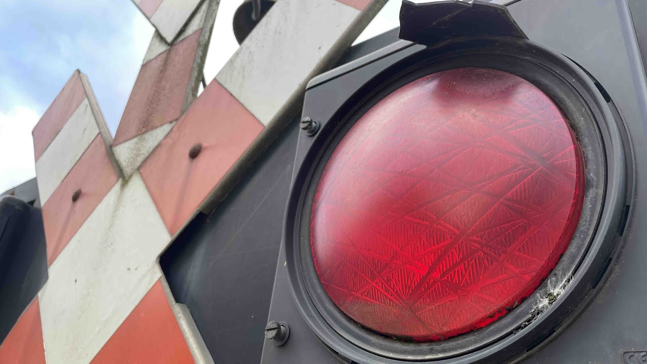 Spoorwegovergang Ham, België - 07.12.2024 / level crossing / železniční přejezd