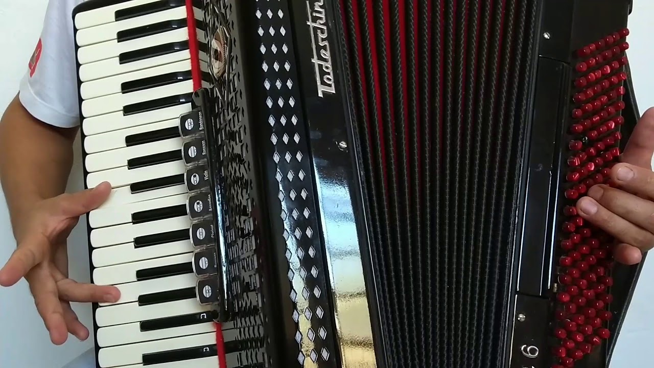 Vídeo aula acordeon Assino com X Gilberto e Gilmar