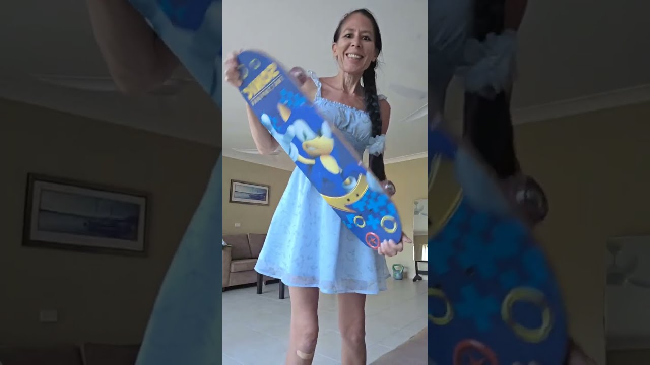Skateboarding & skating in the House 🛹