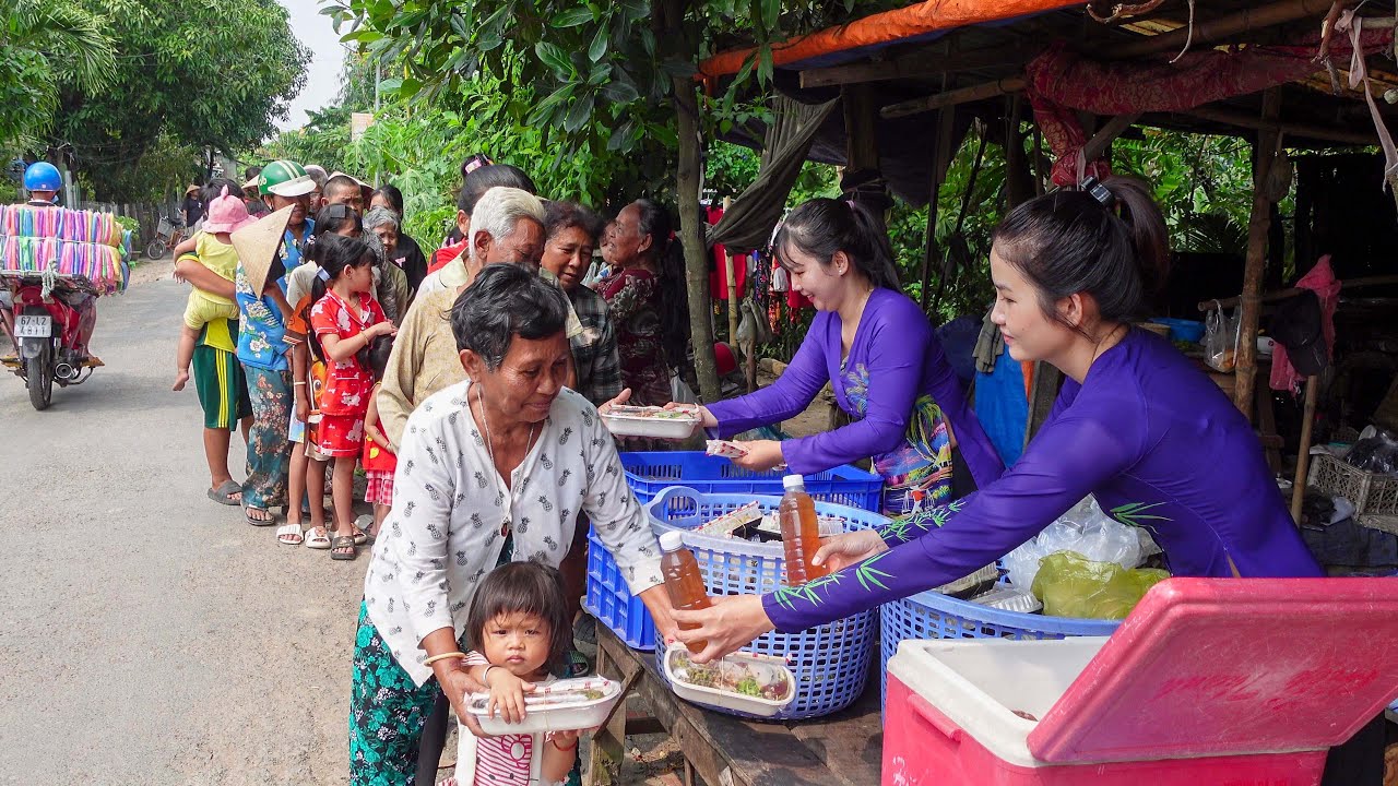 Ngày Rằm Bà Con Khmer Đông Vui Đến Nhận 100 Phần Bánh Ướt Chay Từ Chị Diễm Ở Mỹ Gửi Tặng | HQ 