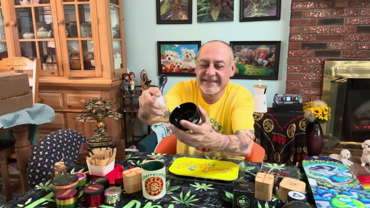 Debowlers and ashtrays and grinders oh my! Stashlogix i70 and Florence rock!!!